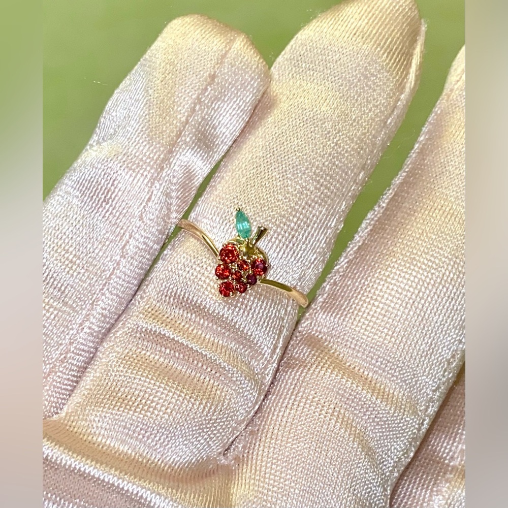 14K Yellow Gold & Rubies & Emerald cute Strawberry 🍓 ring 💍 - Picture 4 of 7